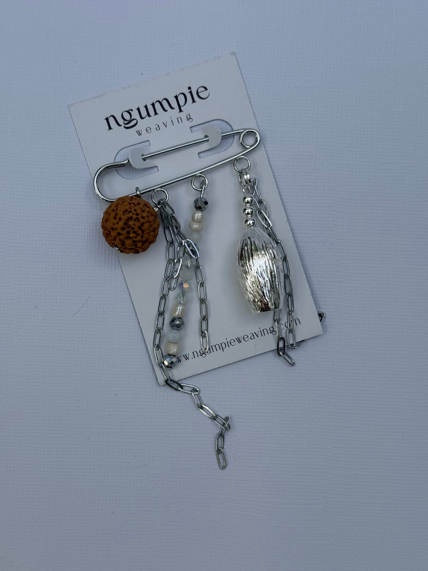 Ngumpie brooch
