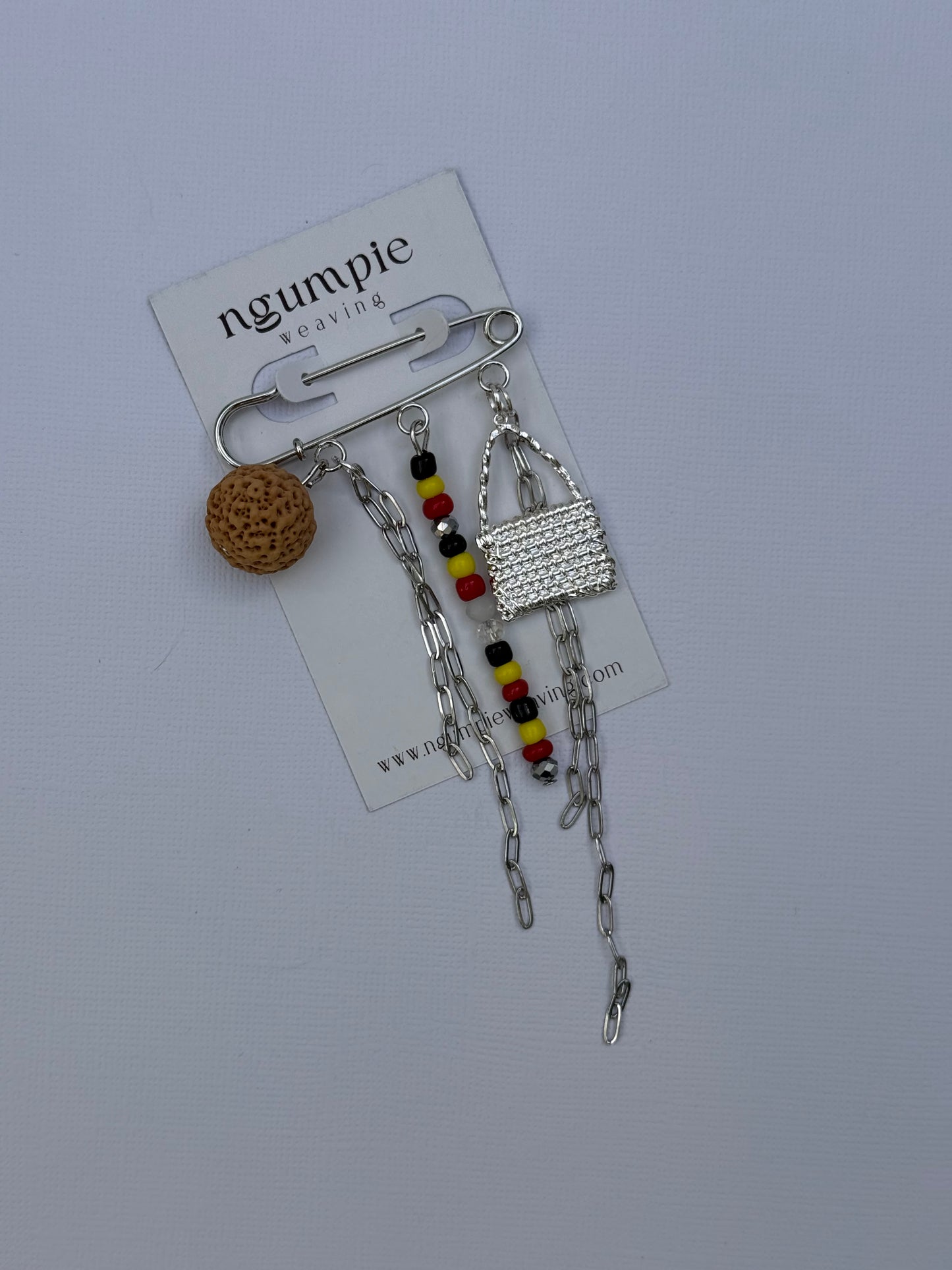 Ngumpie brooch